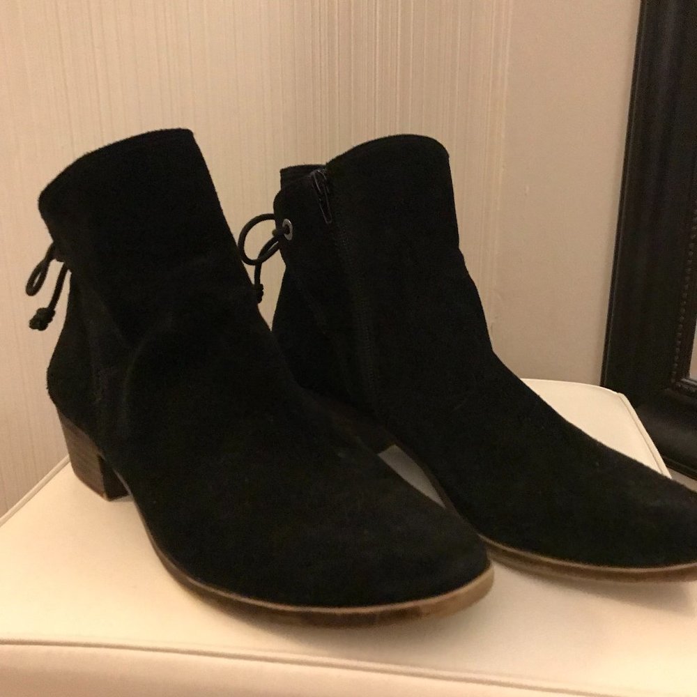 Lucky Brand size 9.5 Black Sued Bootie zipper